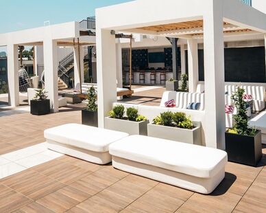 77-Degrees Rooftop-Bar 01