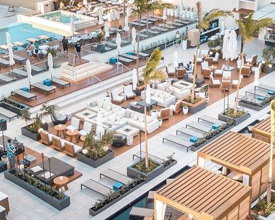 Alohilani-Resort IPE-Wood-Pedestal-Pavers 01, Tile Tech Porcelain Pavers in 24×24 Quartzite White with Hex-Tray, 24×24 IPE