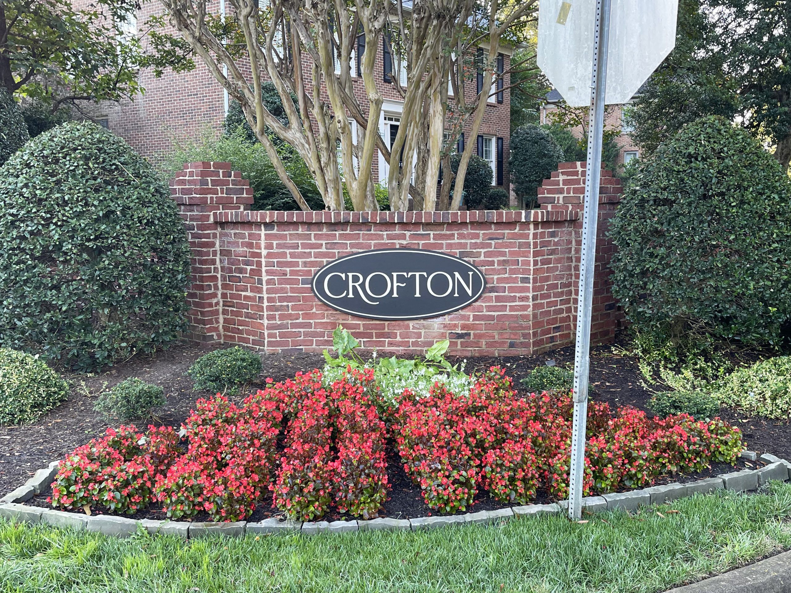 Crofton-Monument-Sign-on-Brick