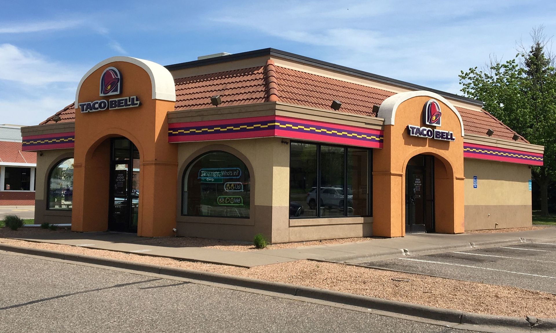 Taco Bell // Oak Park Heights, MN Fullerton Finish Systems
