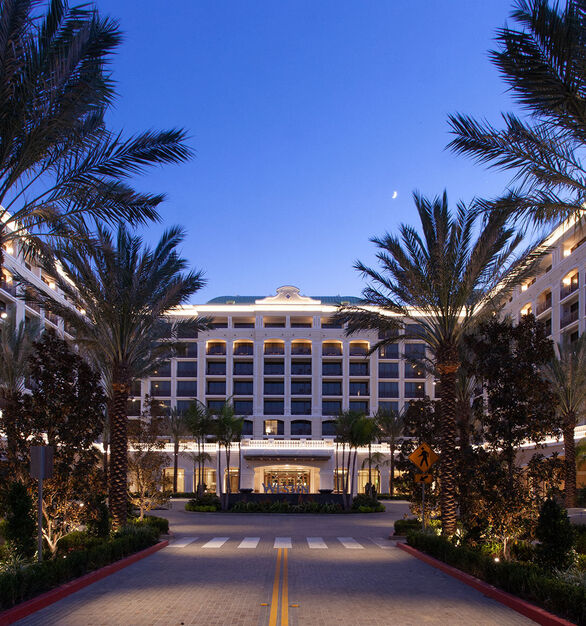 IMG 7913, Over 3,600 linear feet of the flexible linear DURATAPE HIVOLT ARCH was used to provide a visual line of light