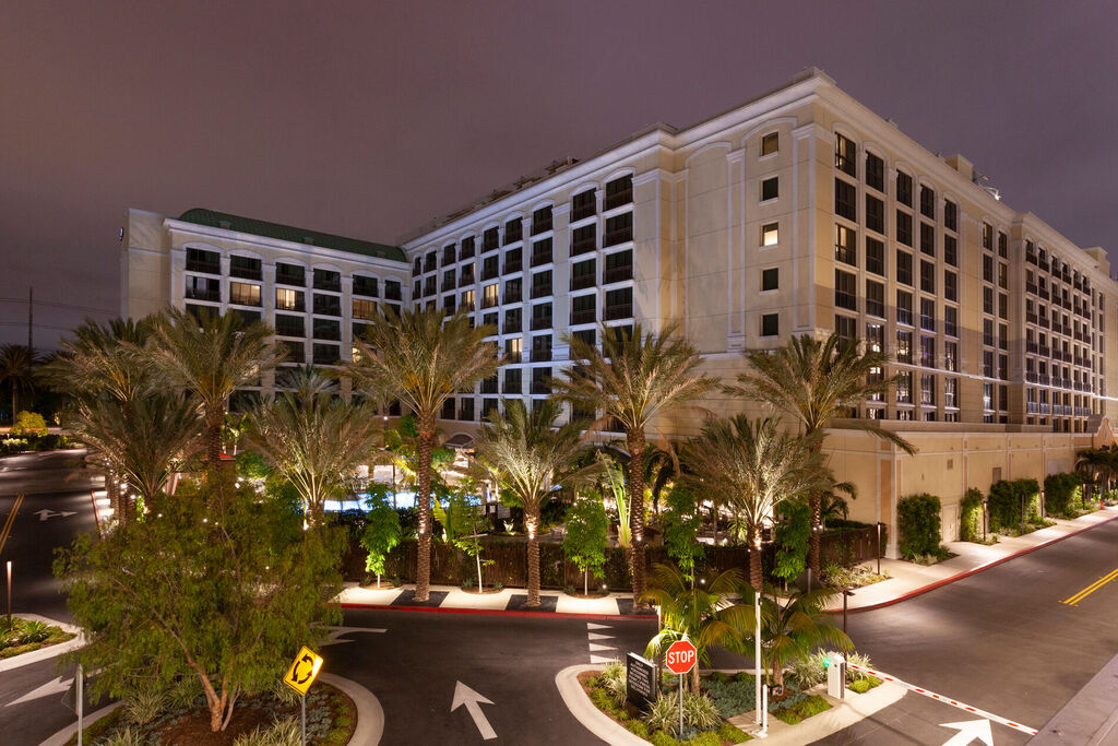 IMG 9368, A powerful but compact floodlight projector, BULLETTO MINI fixtures were installed with our standard Tree Strap