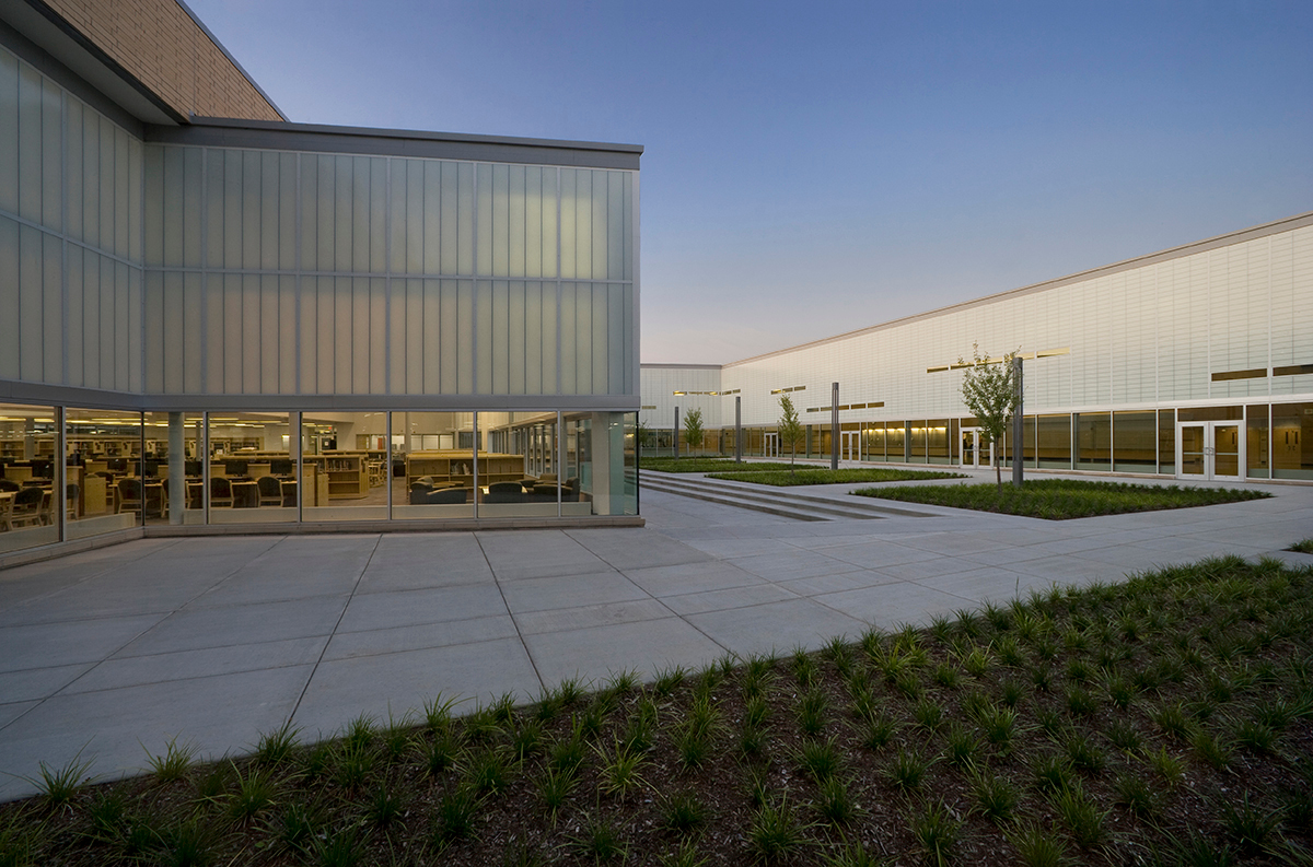 Kalwall Corporation Metea Valley High School Exterior Courtyard 3