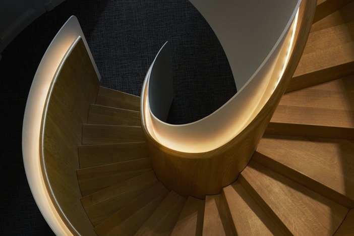 Paris’ Rue De Tilsitt EeStairs America Inc.