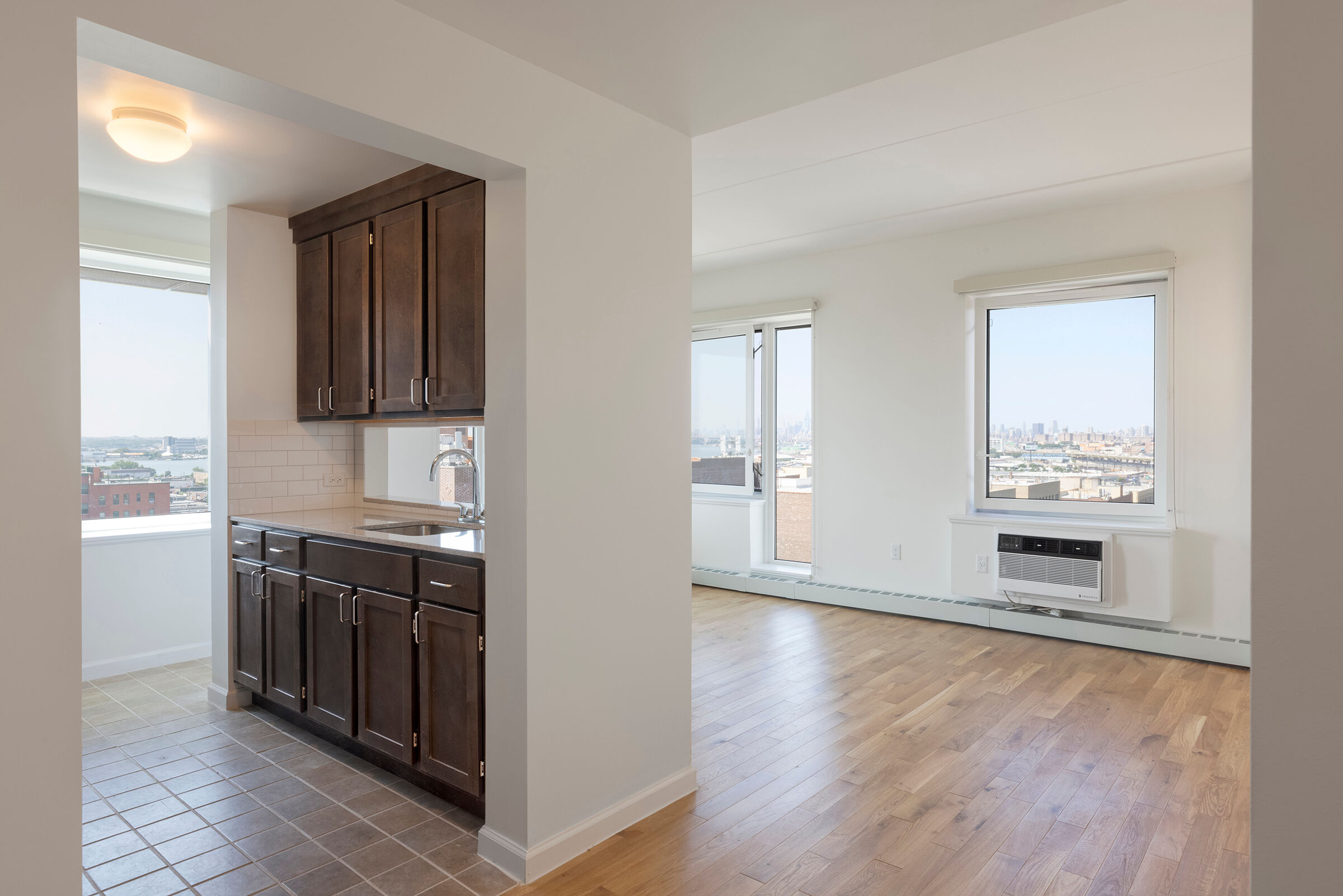 Phoenix Estates II/700 Manida Street (photo Albert Vecerka/Esto