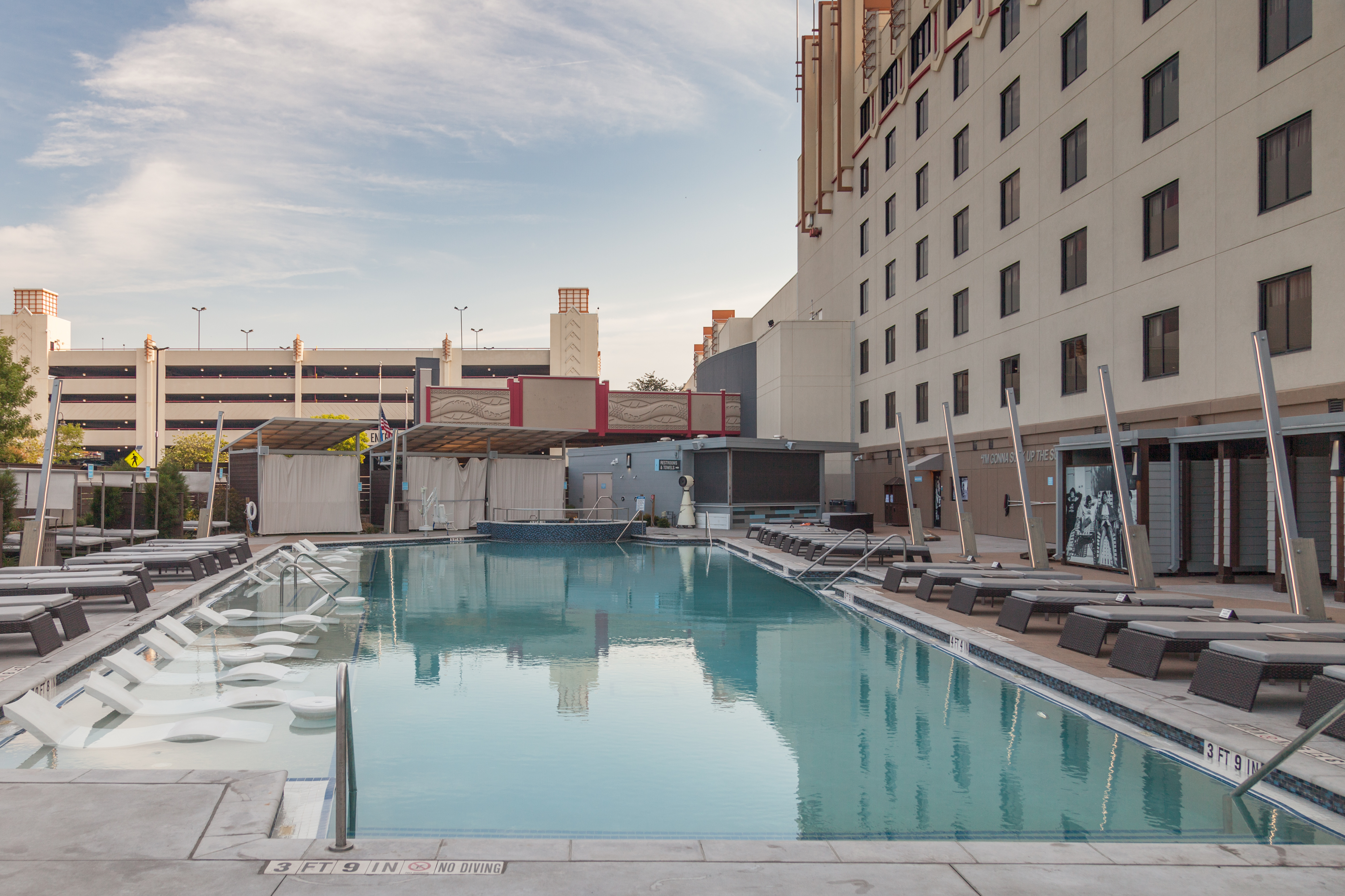 Structura Tulsa Hard Rock Casino Swimming Pool Seating And Lighting