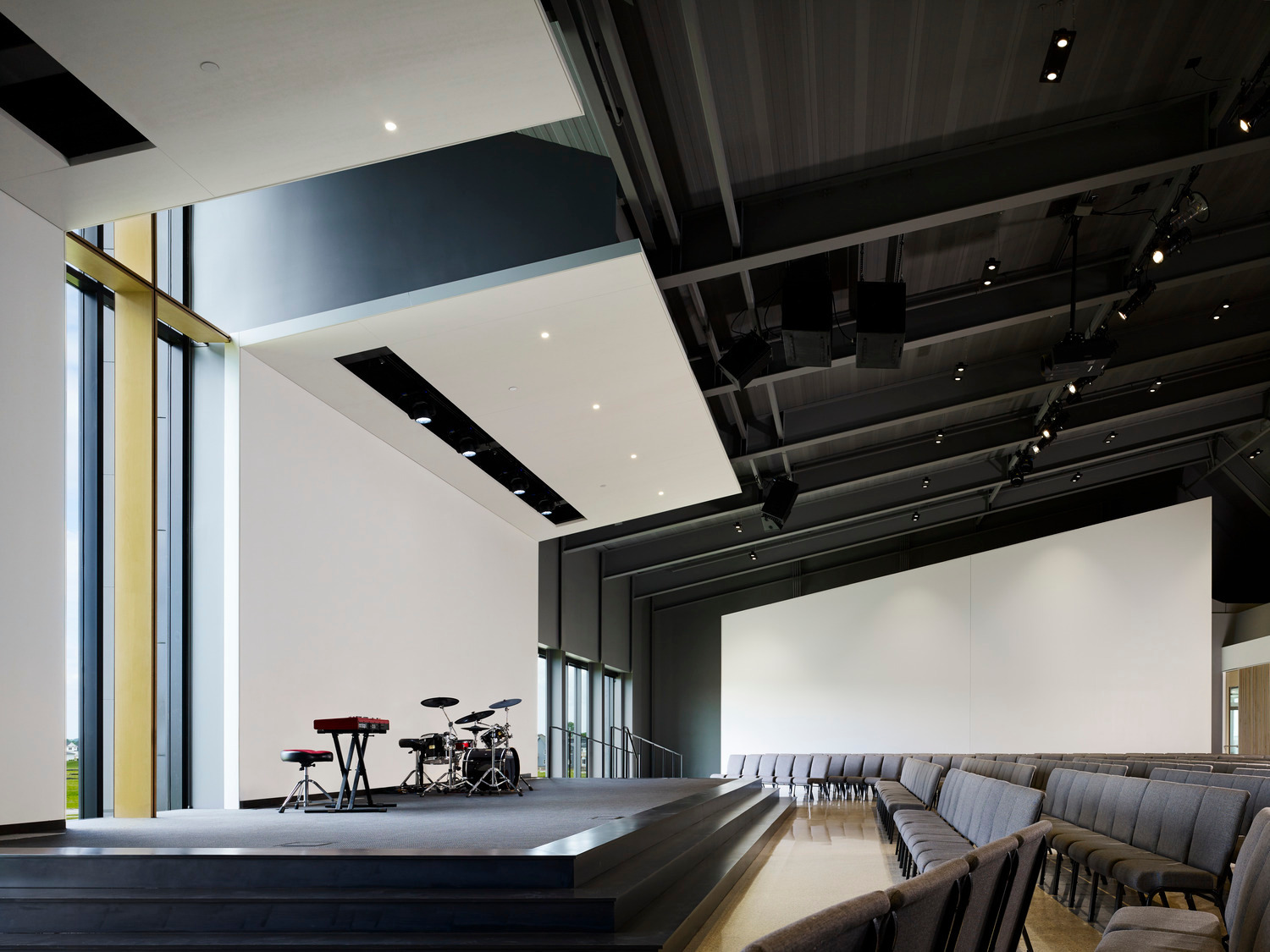 Terreal North America Lutheran Church of Hope Interior Sanctuary Seating Stage Lighting and Window Design, Terreal North